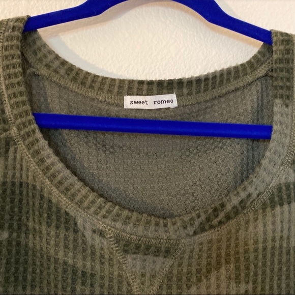 Sweet Romeo Green Camo-Print Waffle Knit Pullover, Sz 3X - Picture 4 of 11